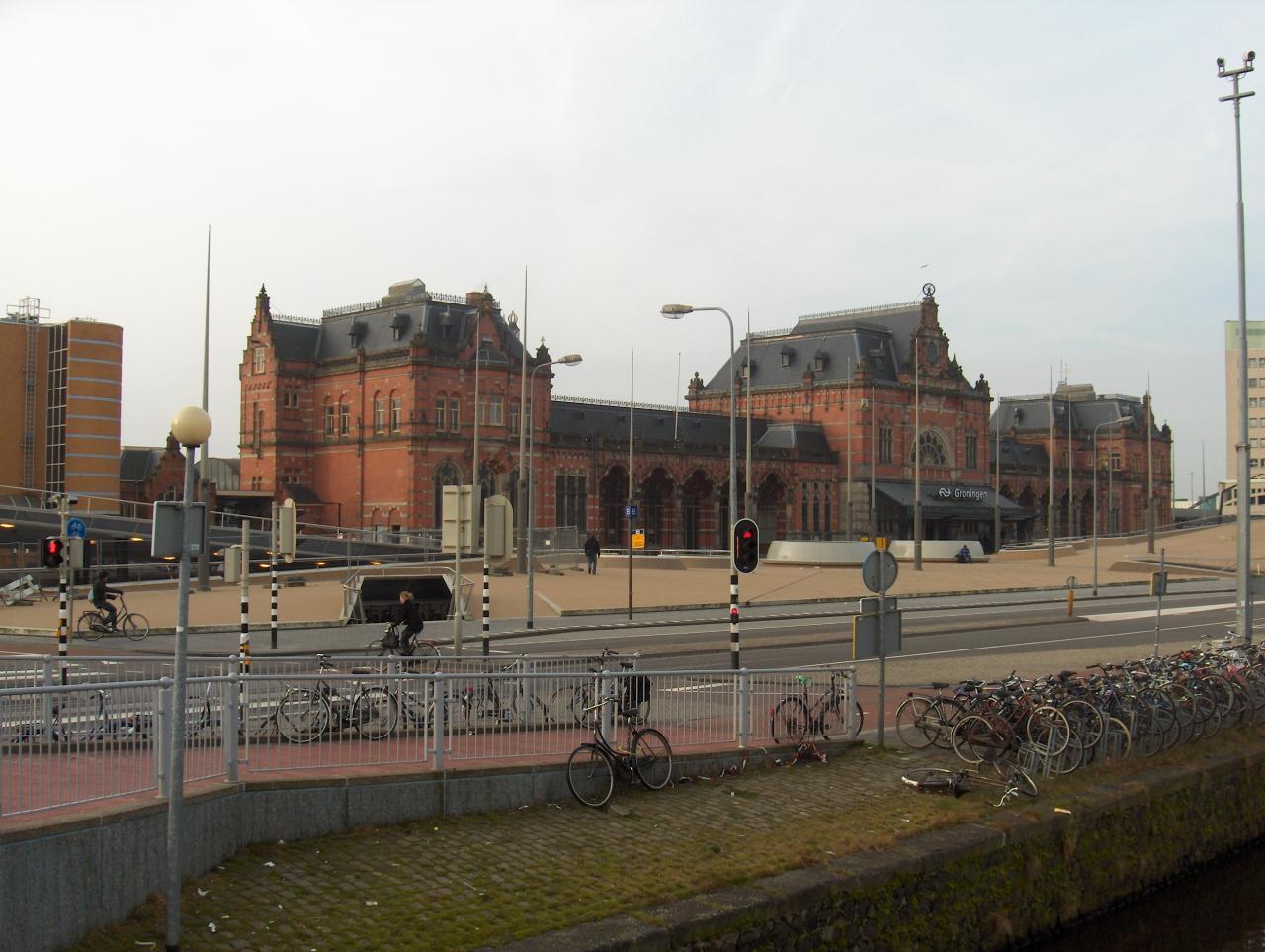 “Maak nieuw voorplein bij Hoofdstation Groningen”