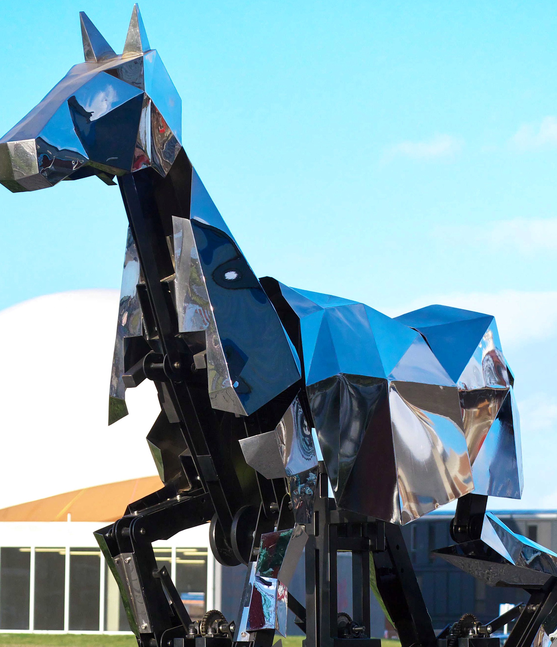 Gigantische robots met sensoren tot leven gewekt in Groninger kunsthal NP3