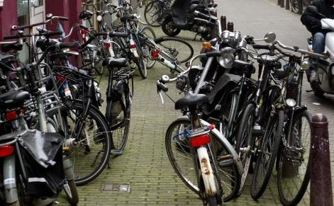 Wie weet oplossing voor overlast schots en scheef geparkeerde fietsen in Groningen?