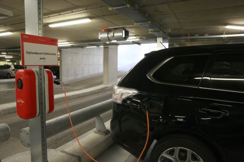 Veel belangstelling voor elektrische oplaadpunten in parkeergarages Groningen