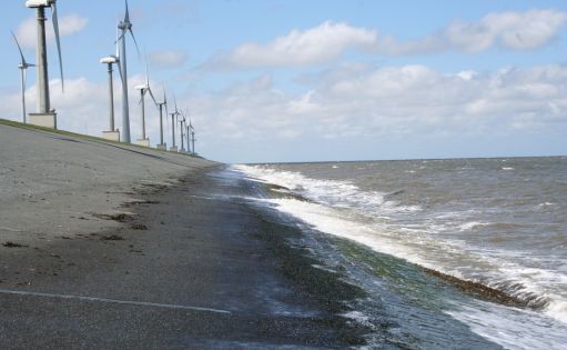 Waterschap sluit coupures Delfzijl wegens hoog water