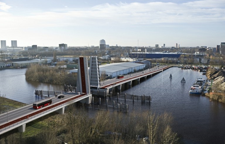 Nieuwste bruggen van Groningen op weg naar voltooiing - vanavond in reportage uitvoerig in beeld