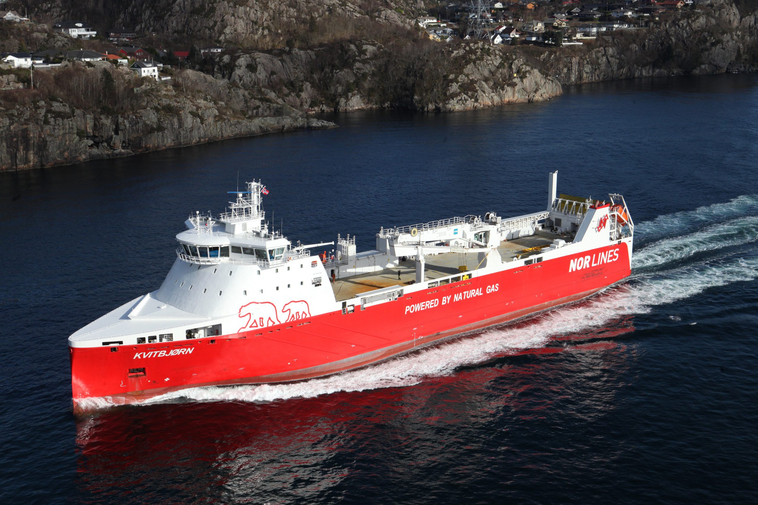 Mijlpaal voor Groningse havens: eerste zeeschip volledig op LNG