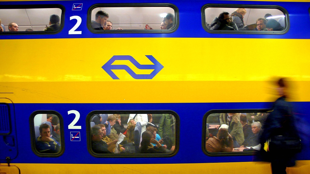 Grote vertragingen in Noord-Nederlands treinverkeer door systeemstoring ProRail