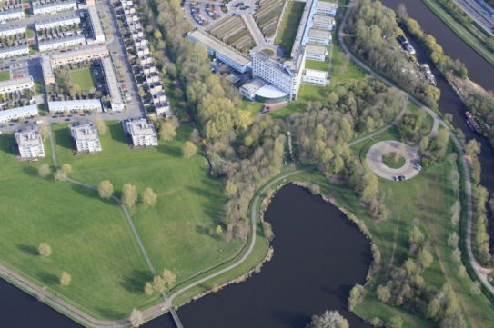 Nieuwe boulevard en aanlegsteigers aan Hoorse Meer, stadskant Paterswoldsemeergebied