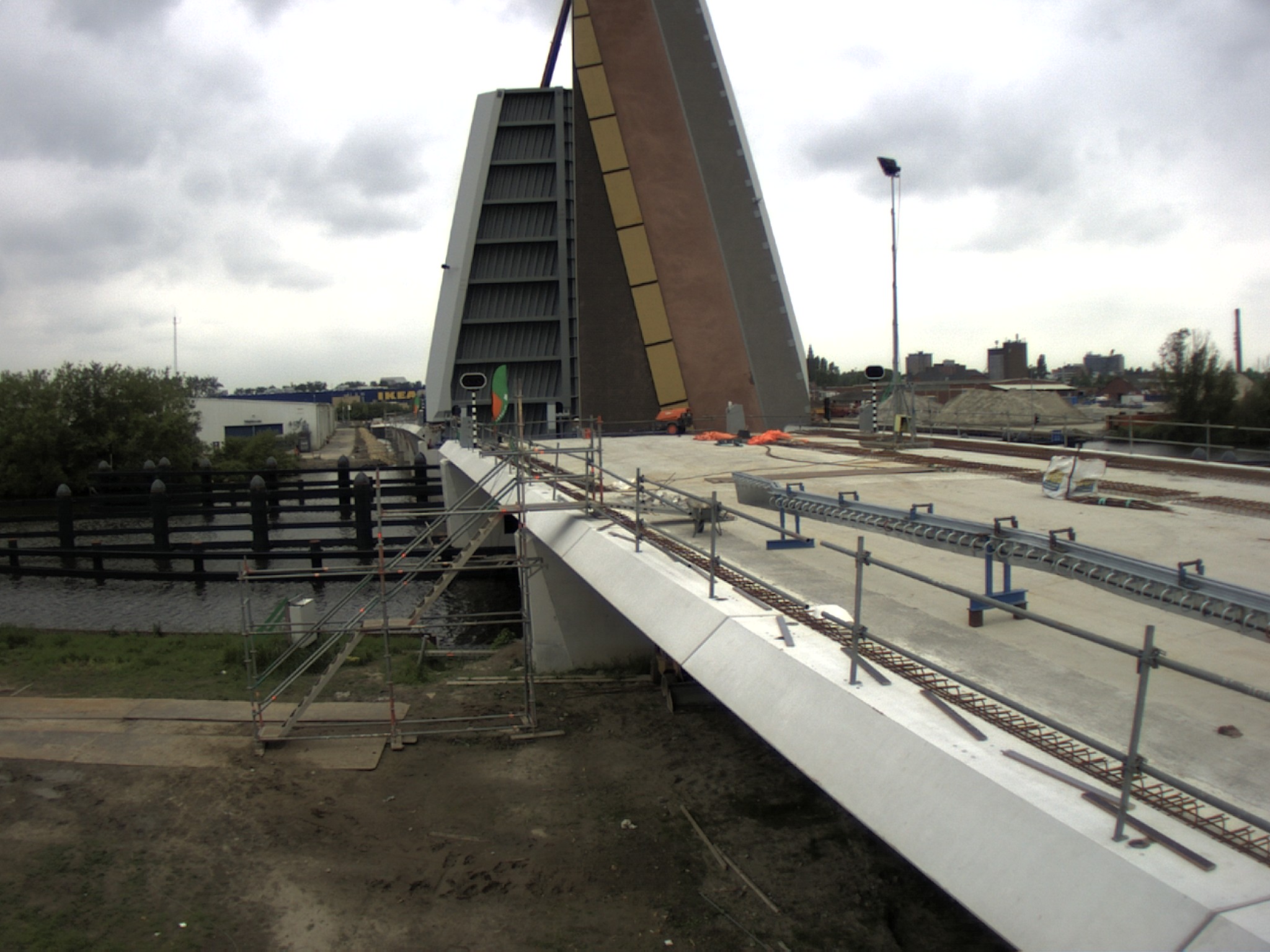 En daar is ie dan: de langste brug van Groningen!