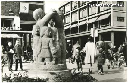 50 jaar oude stadswandeling van oud-Groninger rechter uit 1965 opnieuw te lopen