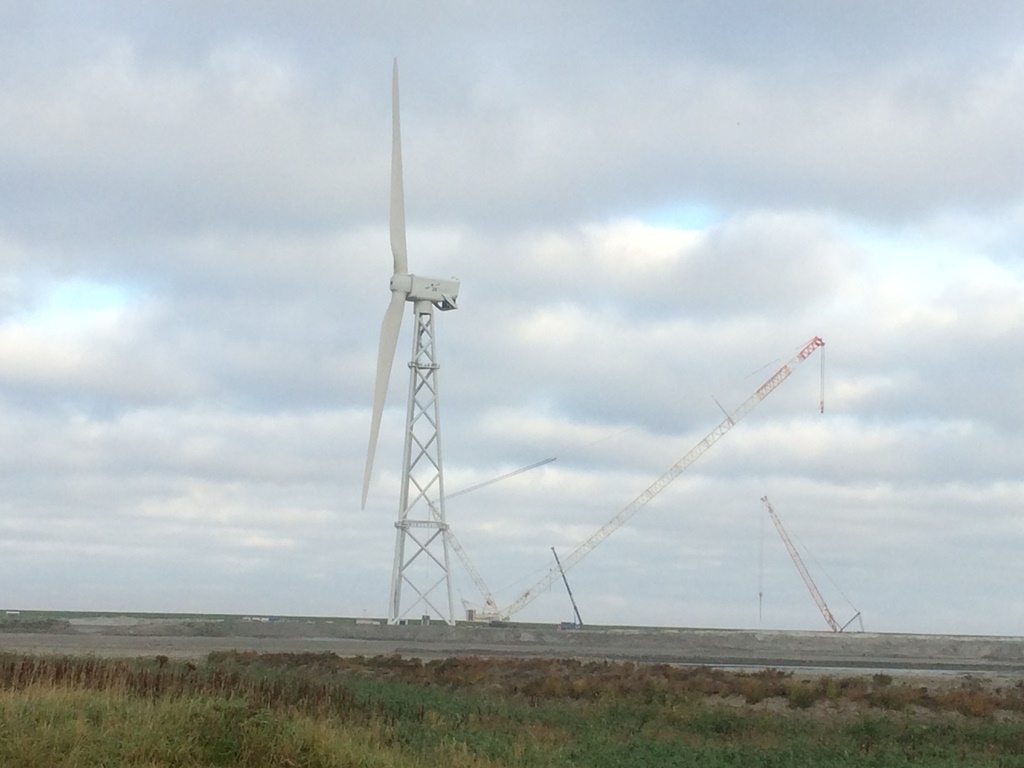 Nieuw type  windmolen met slechts twee wieken getest in Eemshaven