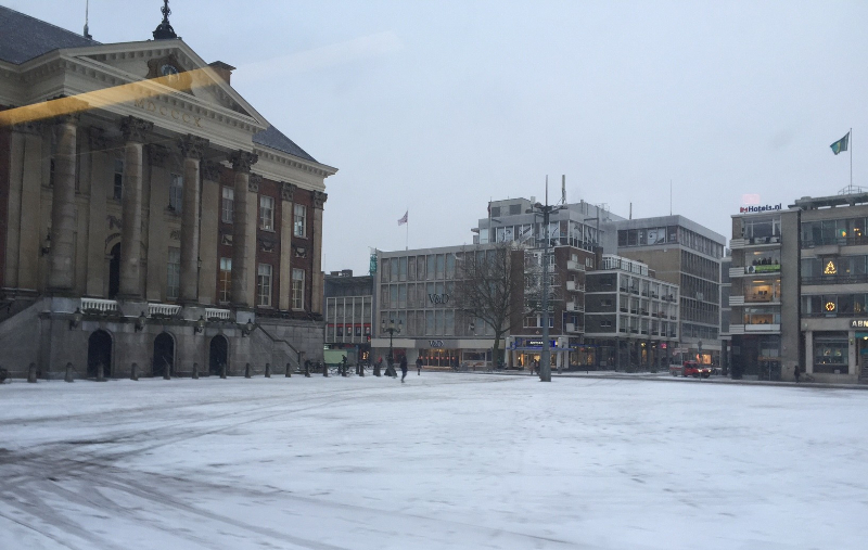 Groningen in de ban van het winterweer; gladde wegen in stad en provincie