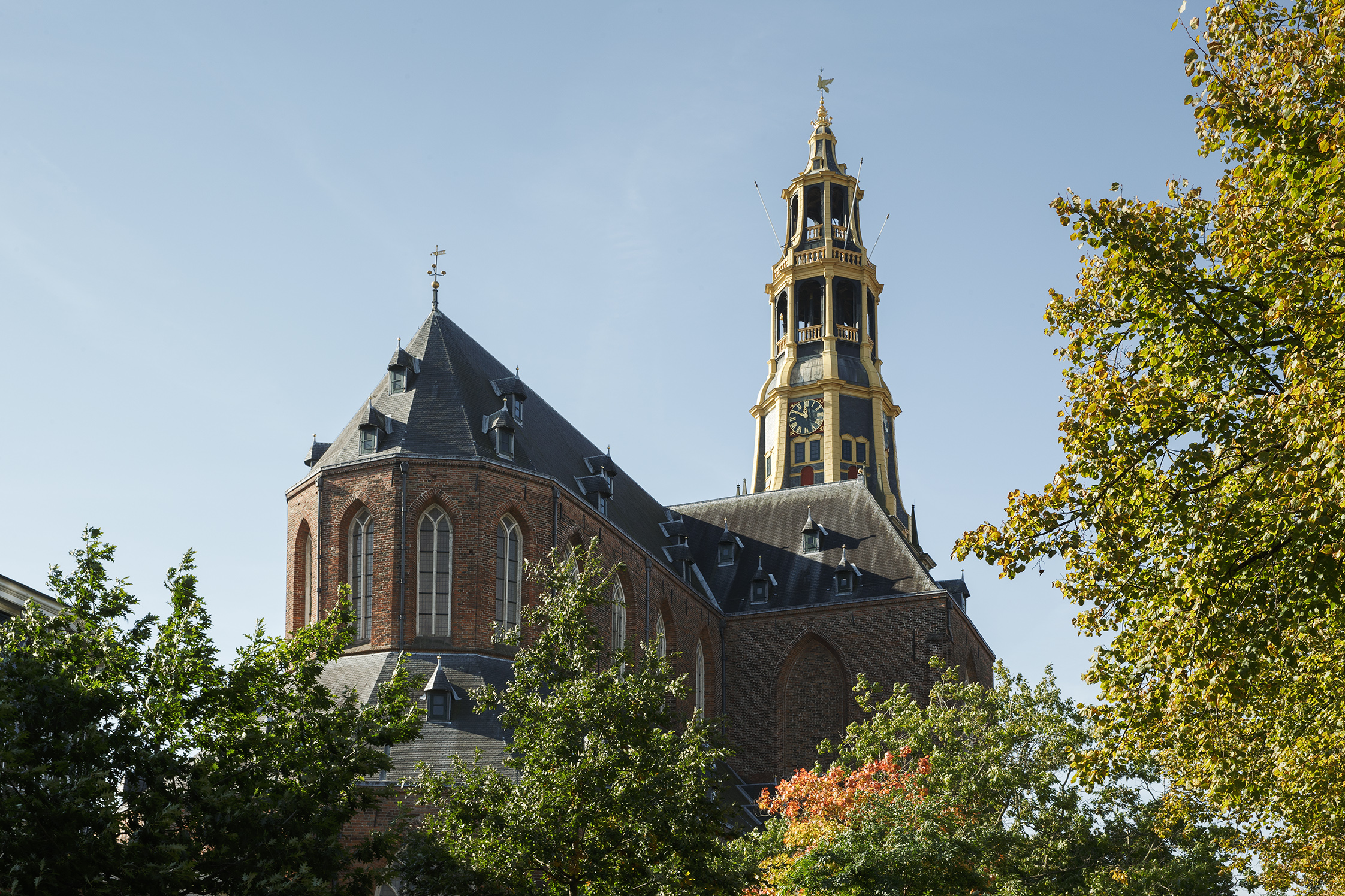 Artiesten treden op in lege Der Aa-kerk