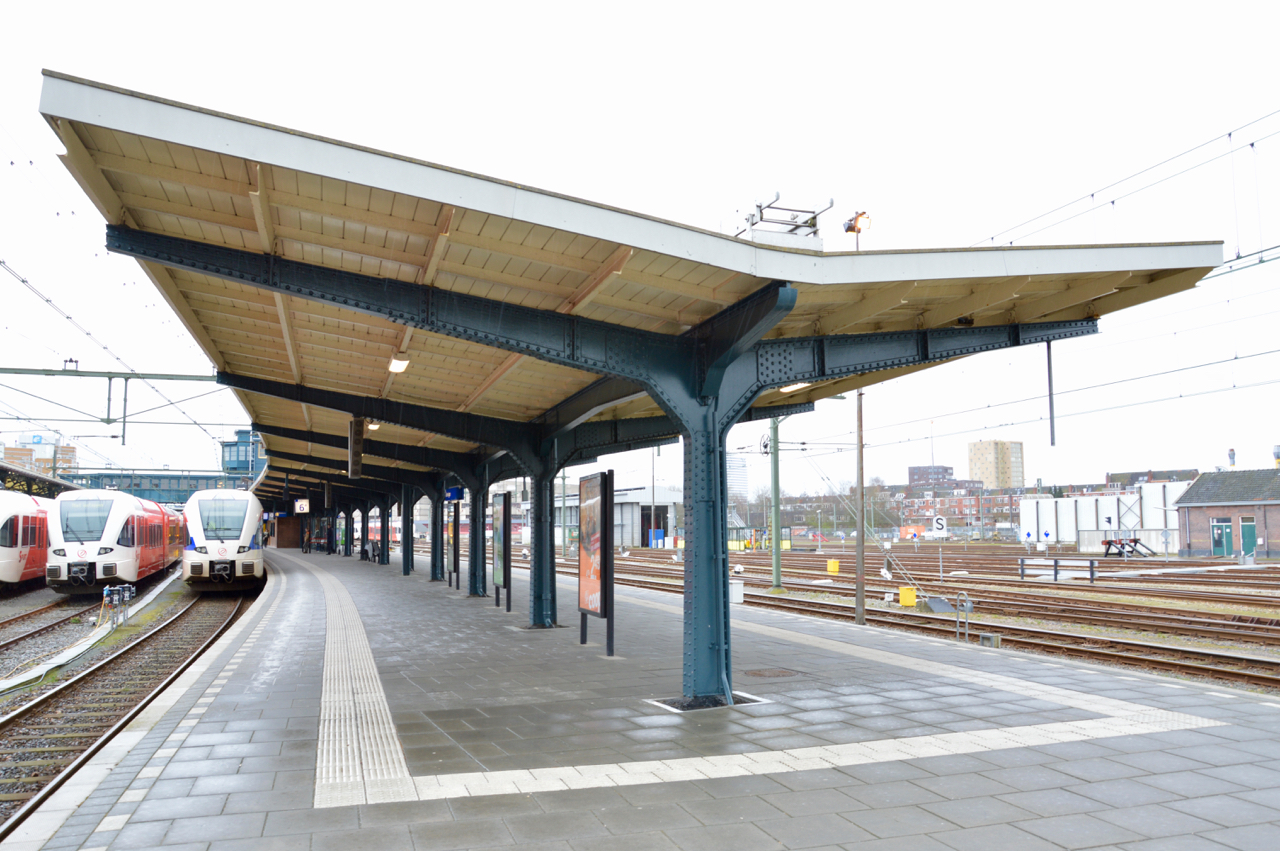 De jongere, 20ste eeuwse stationskap