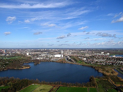 Omgeving kantoorlocatie Corpus den Hoorn en Piccardthofplas helemaal opgeknapt; Ondernemersverenging VBGW steekt de vlag uit