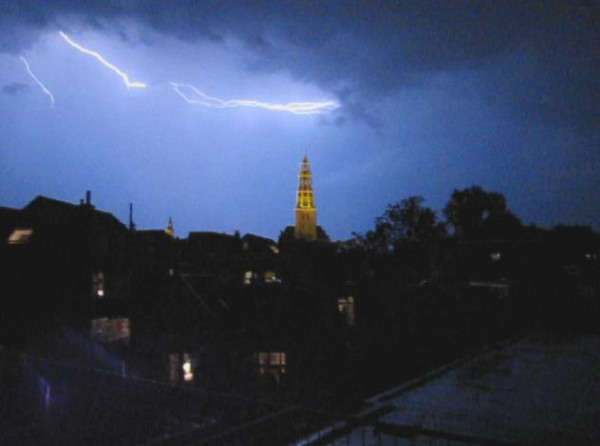 Code geel vanwege kans op stevige onweersbuien in de middag