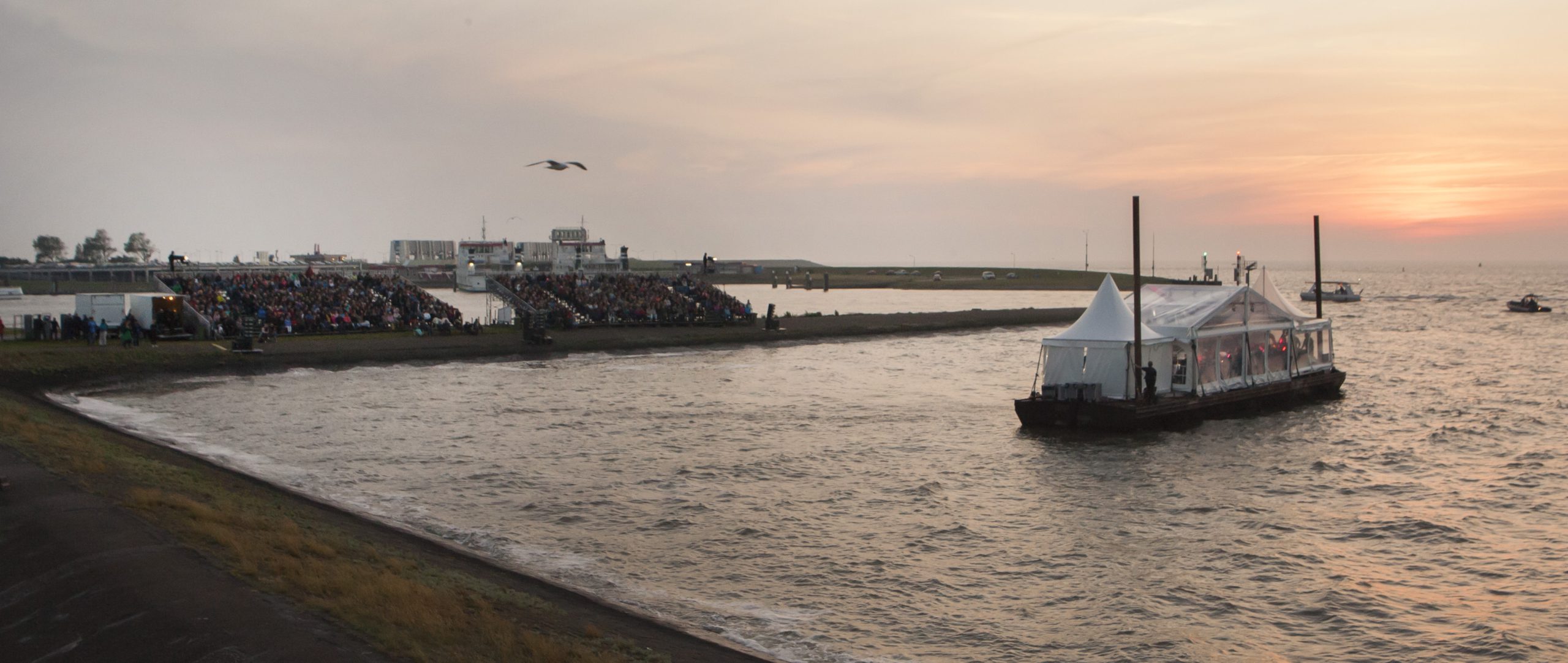 Langste wandel-/fietsroute van Groningen: 90 kilometer langs de kust bovenop de dijk