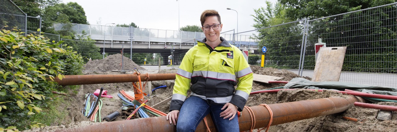 Lydia Gorter werkt aan voorbereiding verleggen leidingen voorafgaande aan aanpak zuidelijke ringweg