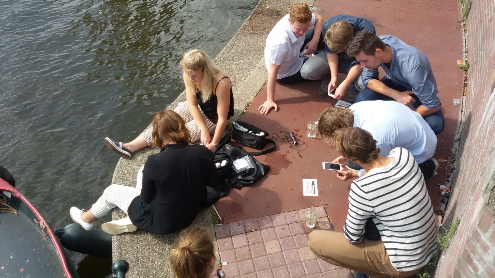 Studenten Hanzehogeschool onderzoeken waterkwaliteit Groningse vijvers