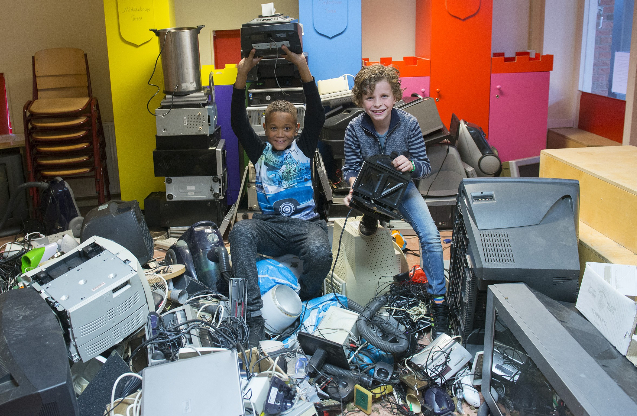 Groningse scholieren zamelen ruim 20.000 apparaten in voor recycling