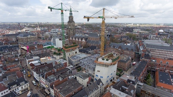 Groninger Forum kruipt nu echt de lucht in