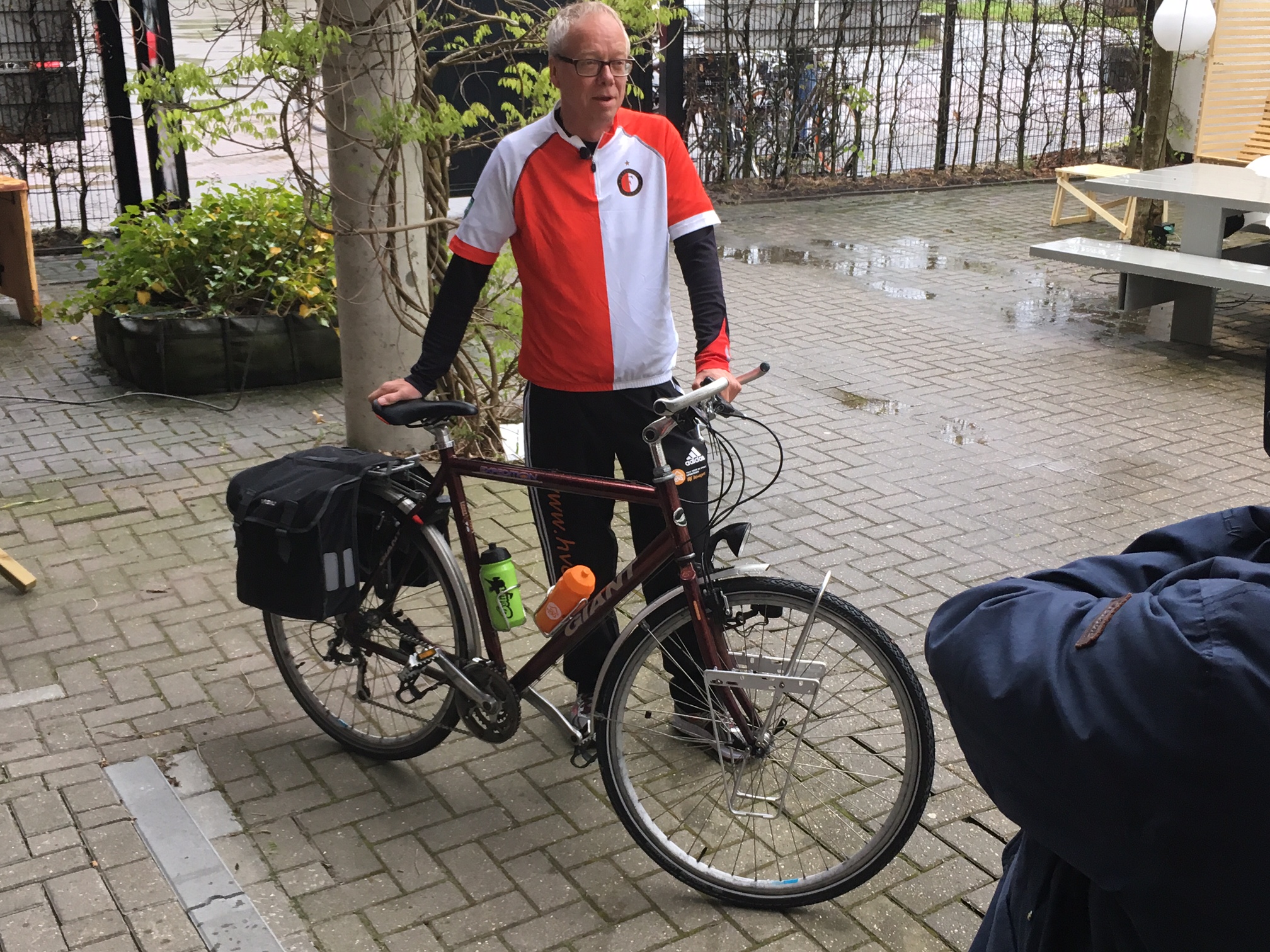 Rob de Waard is onderweg naar Rotterdam; in drie dagen 260 kilometer naar de Coolsingel