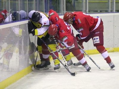 Spelers van GIJS Marne Groningen in actie