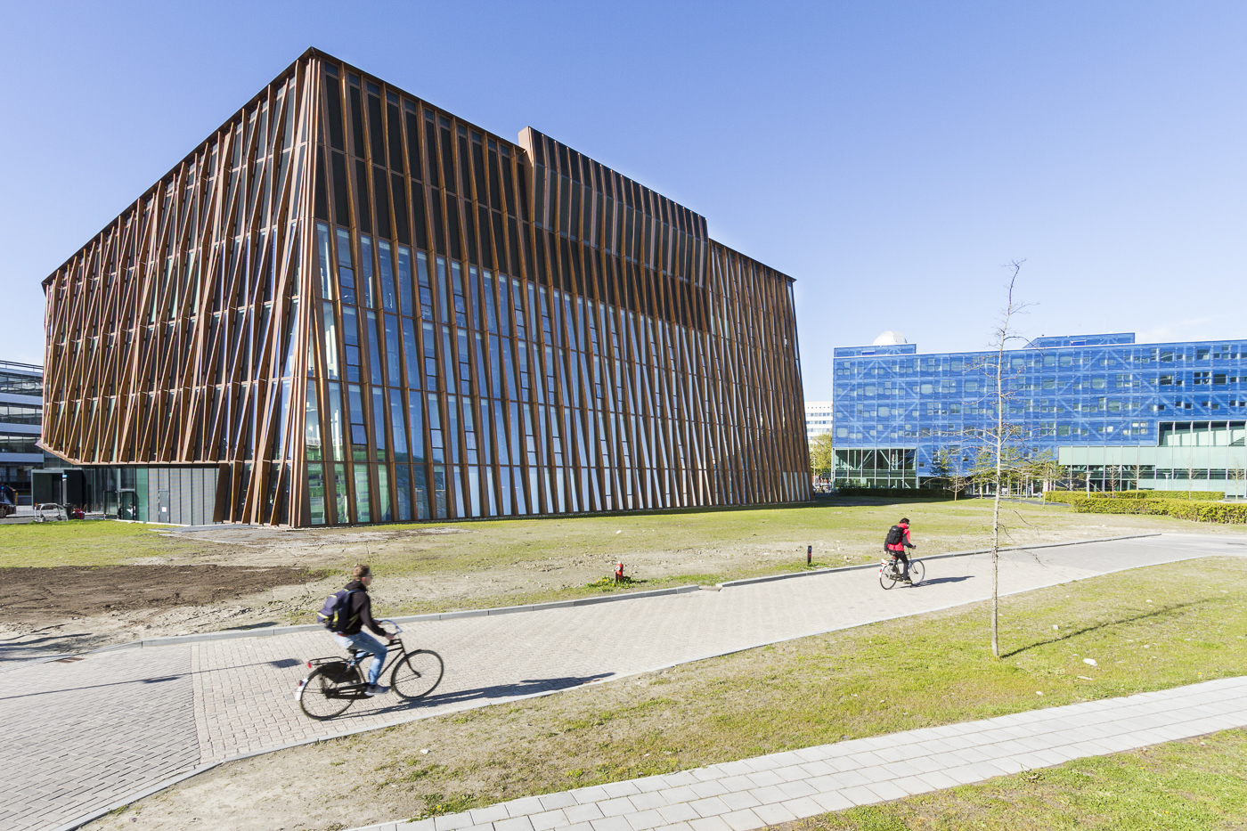 Energy Academy Europe is een nieuw topinstituut waarin bedrijfsleven, onderwijs en wetenschap gezamenlijk werken aan onderzoek en innovatie op energiegebied. Het gebouw is te vinden is op de Zernikecampus. (777 stemmen)