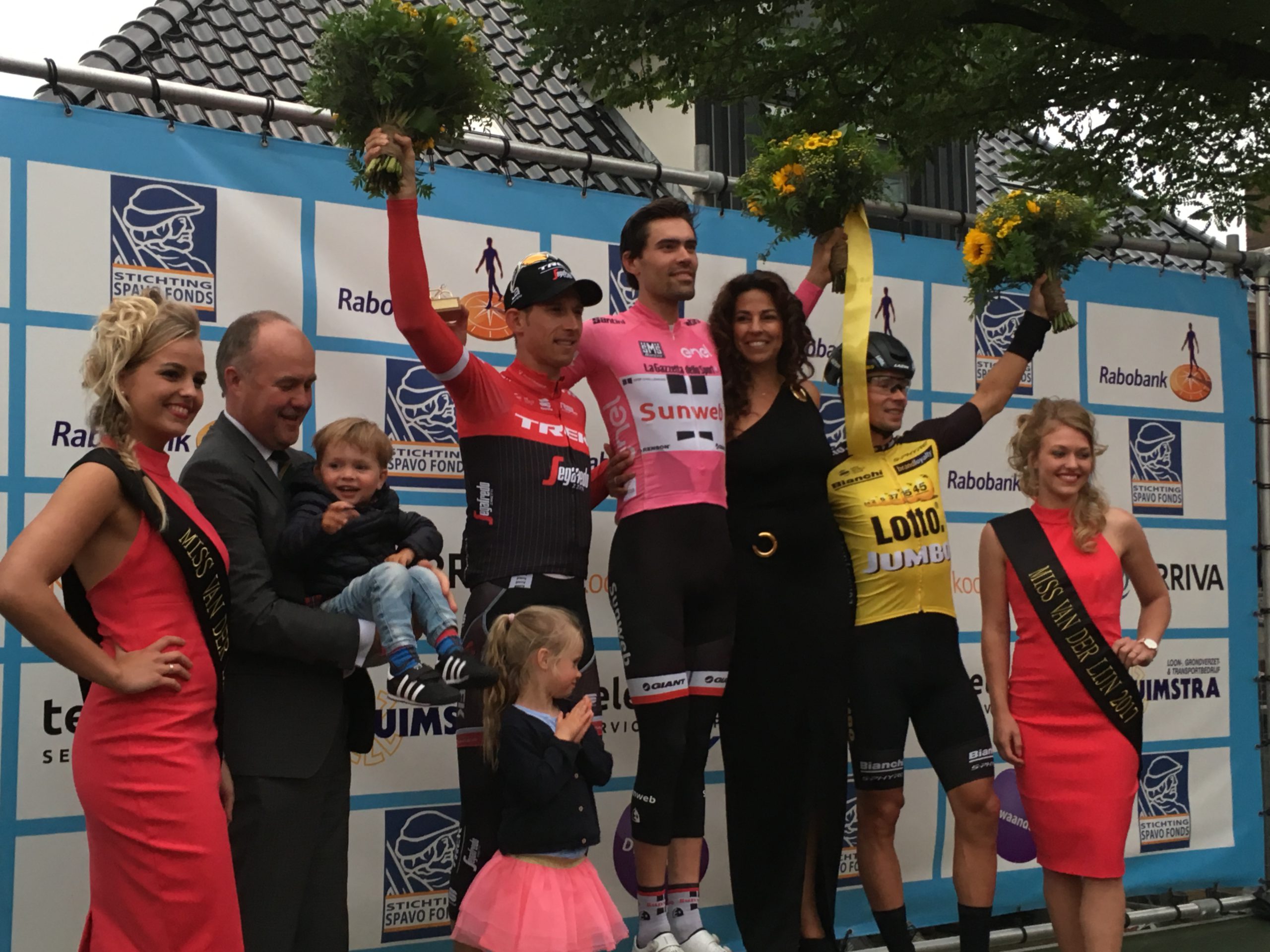 Mollema is Dumoulin niet de baas in Surhuisterveen; Giro-winnaar klopt etappewinnaar