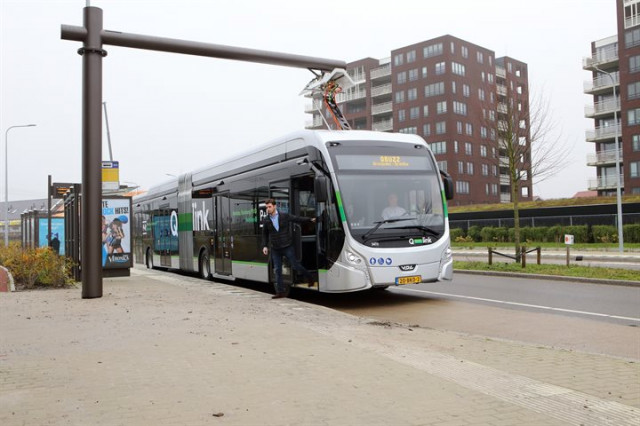 Contant betalen in de bus dit najaar definitief verleden tijd