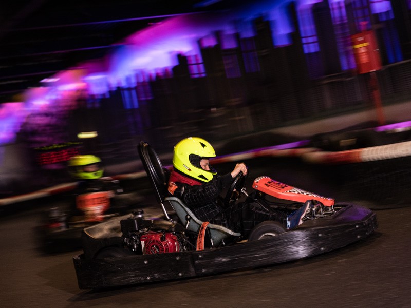 Kerstbuffet en Oliebollenrace bij Kartracing & Bowling Groningen