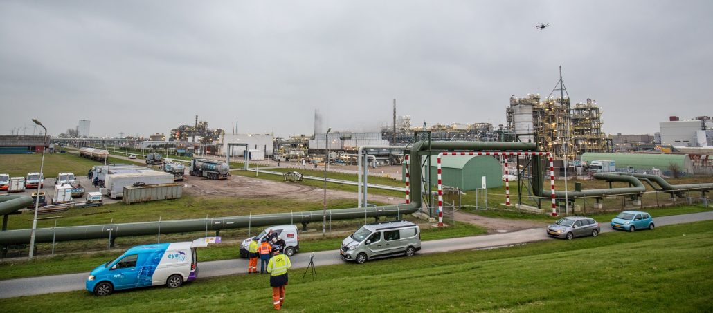 Hightech drone gaat kilometerslange stoomleiding in Delfzijl inspecteren