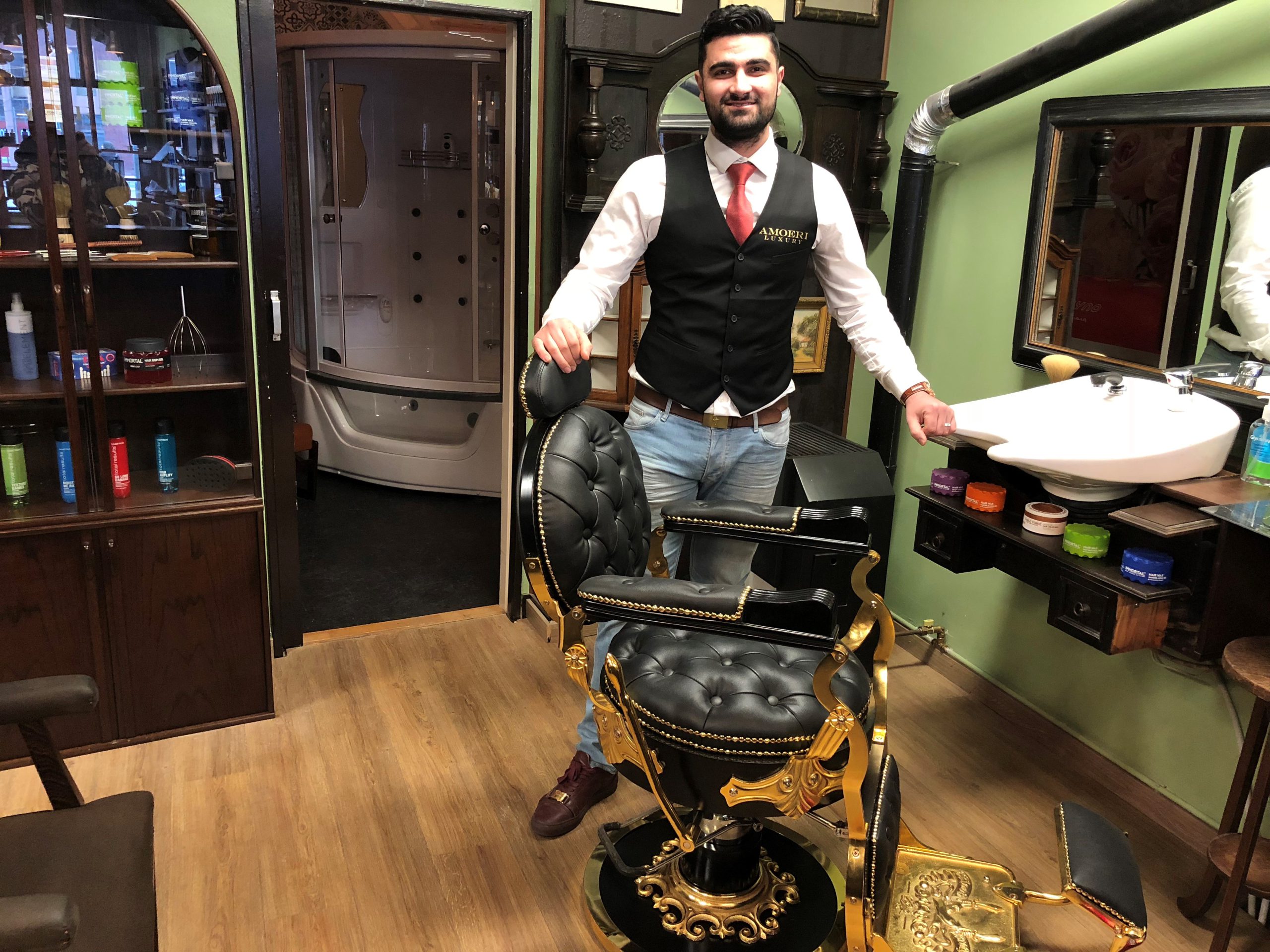 Emeer Al Badawi start barbershop ‘luxury edition’ aan A-weg