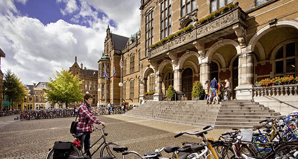 'RUG vraagt stafmedewerkers per mail om internationale studenten op te vangen'