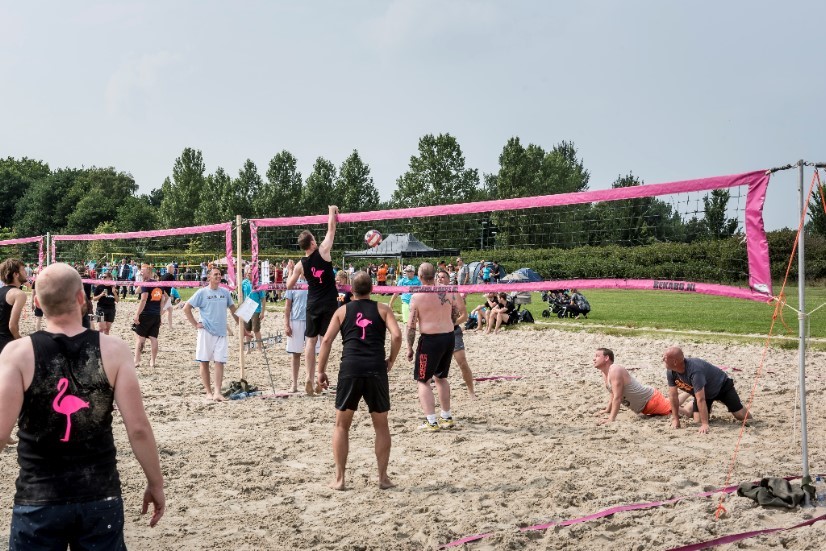 Bedrijvenvereniging WEST: Beachvolleybal aan Hoornse Plas