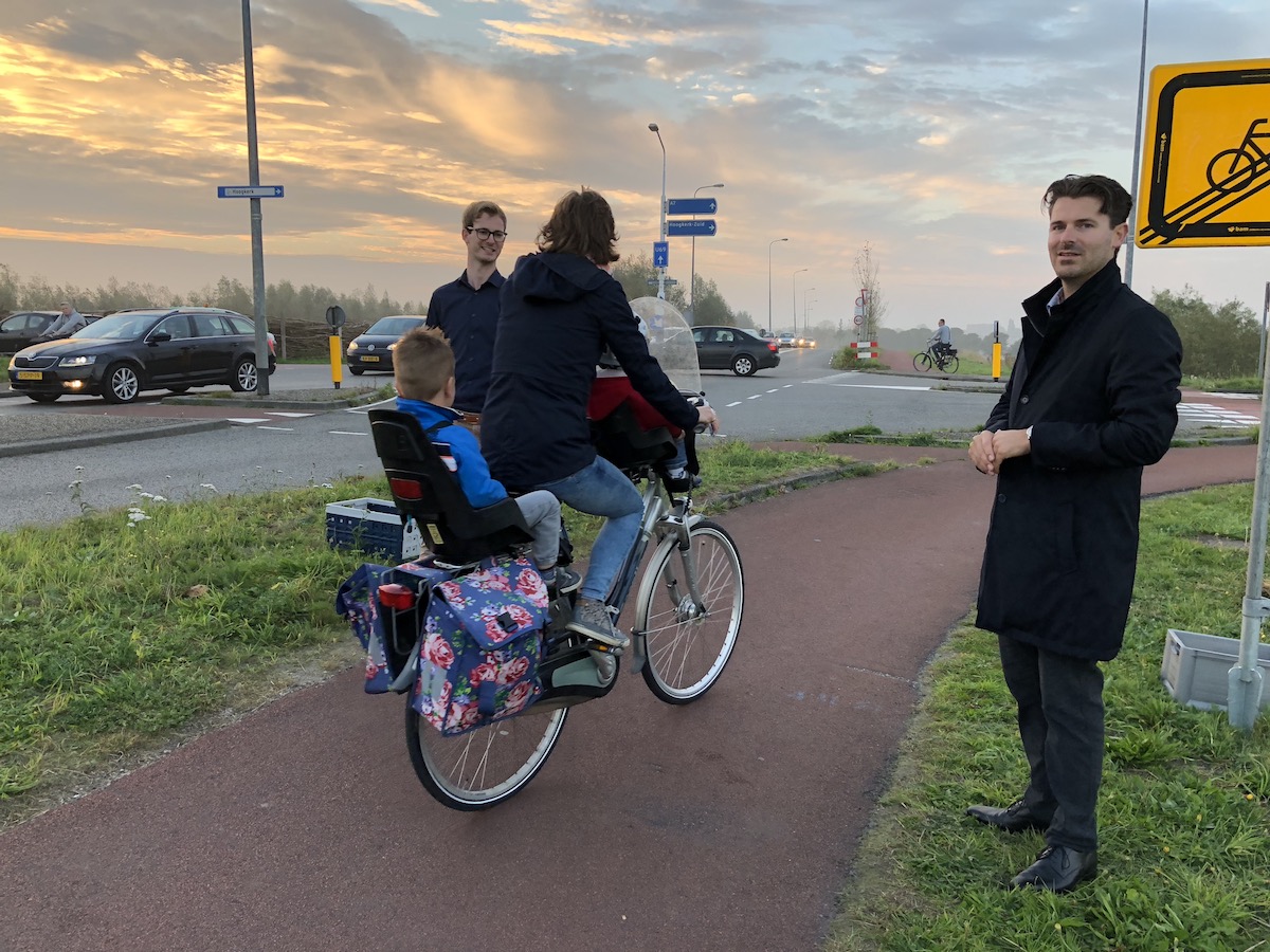 Krentenbollen voor fietsers die moeten omrijden in Hoogkerk