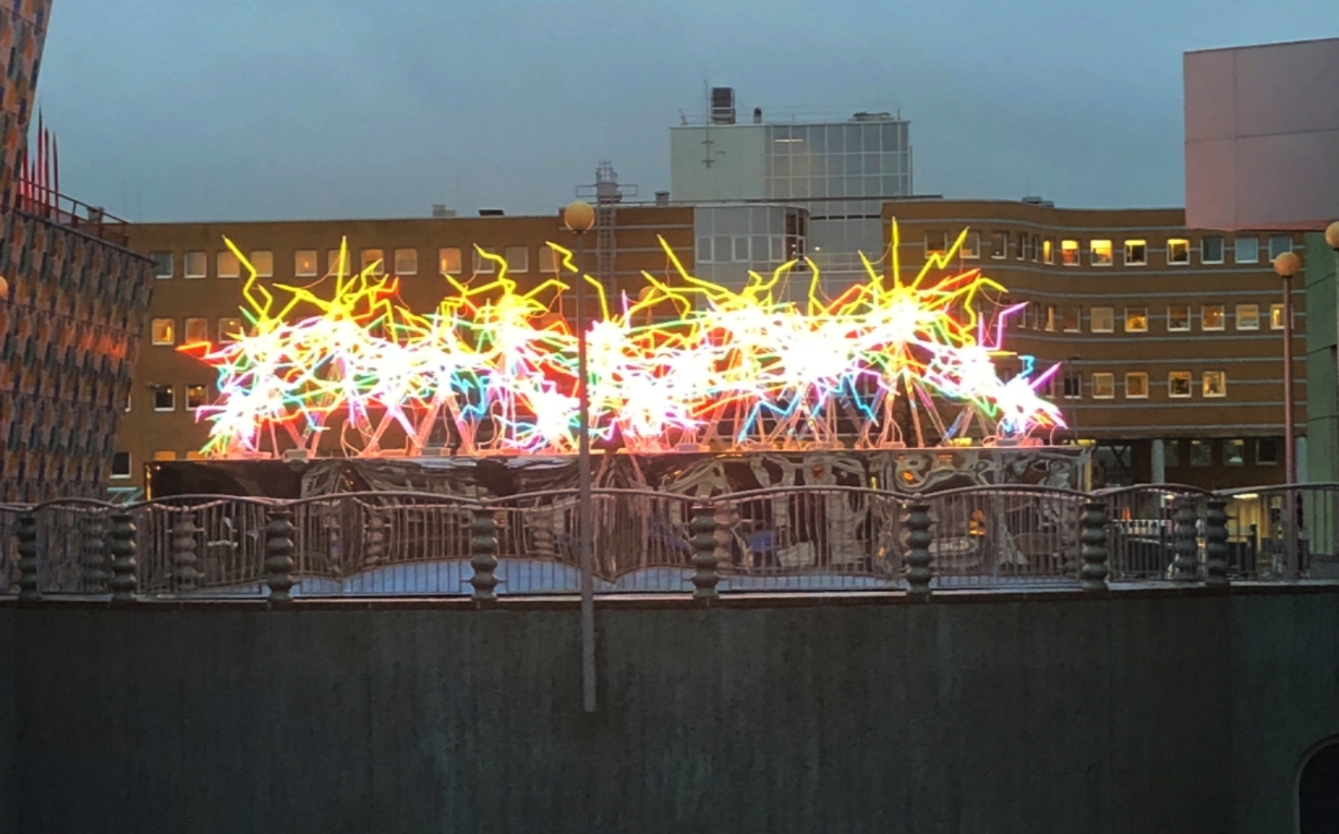 Spektakel van glas, licht en kleur in Groninger Museum