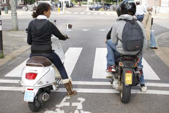 Snor- en bromfietsen straks niet meer welkom: in binnenstad Groningen moet 'gezondheidszone' komen