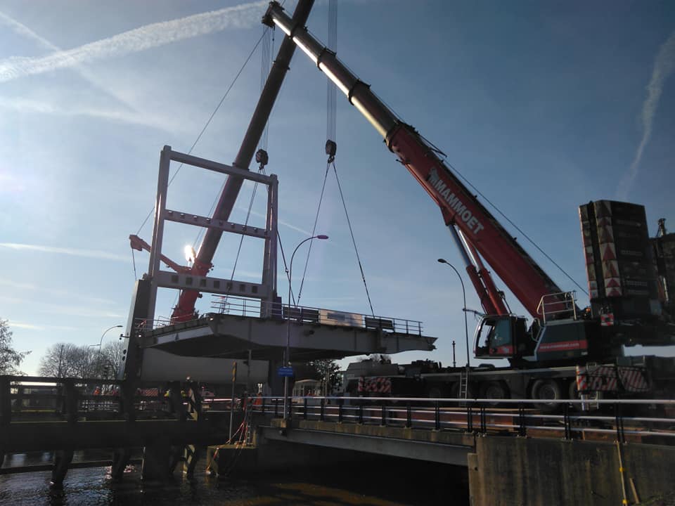 Borgbrug na reparatie dit weekend weer op z’n plek