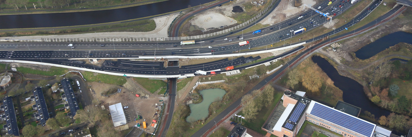 Tijdelijk viaduct voor verkeer A28 bij Brailleweg