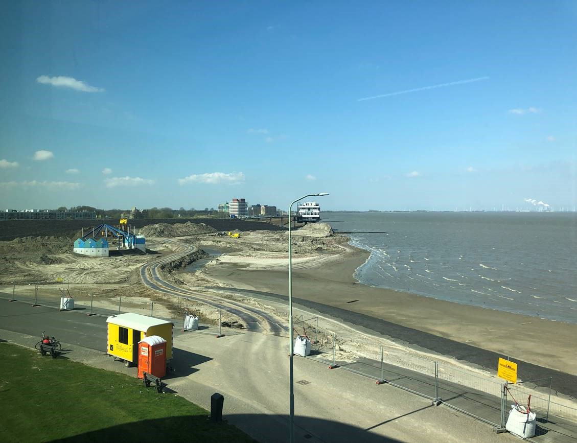 Groningen aan zee - groot strand in de maak