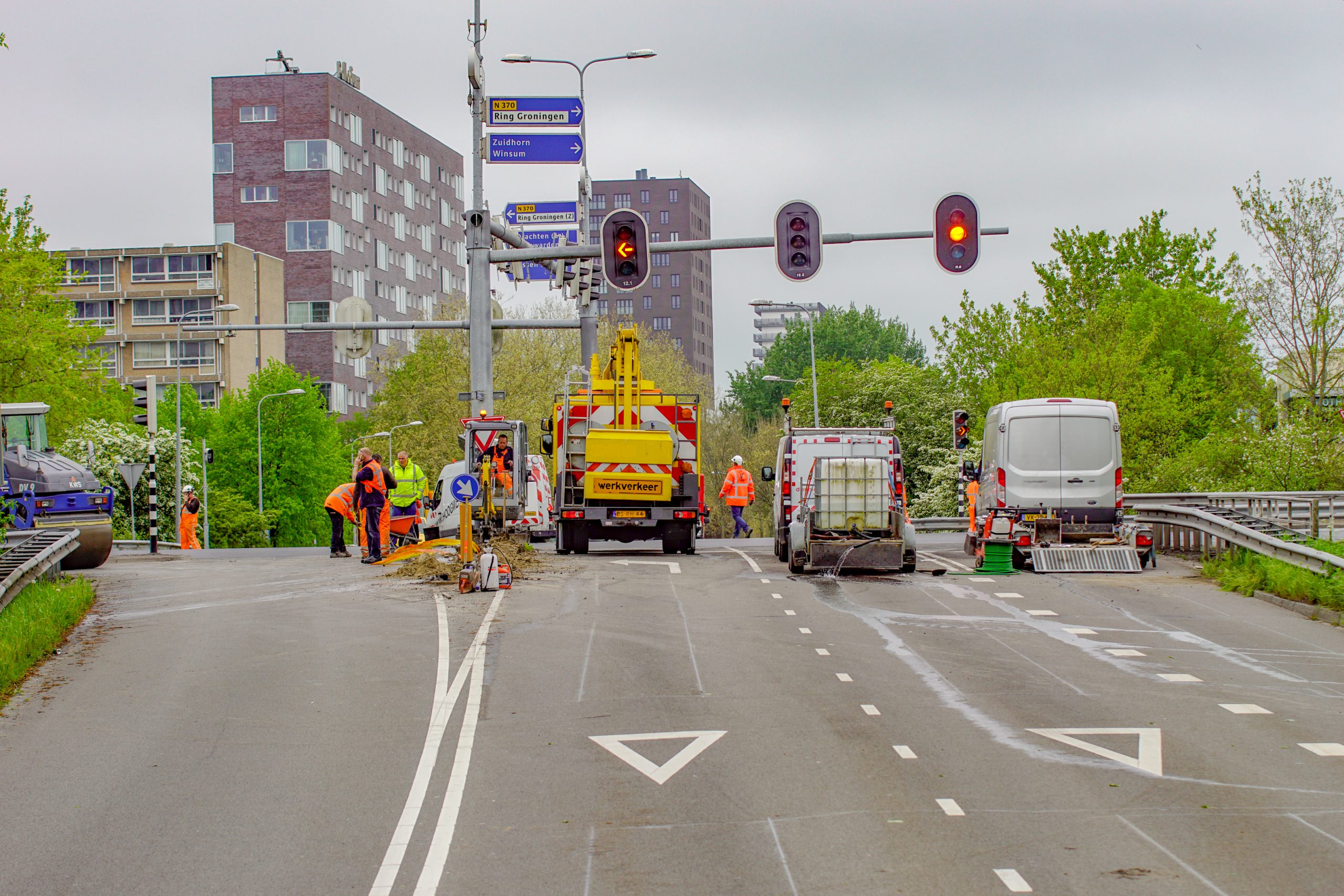 Aanleg geluidsreducerend asfalt westelijke ringweg loopt gesmeerd