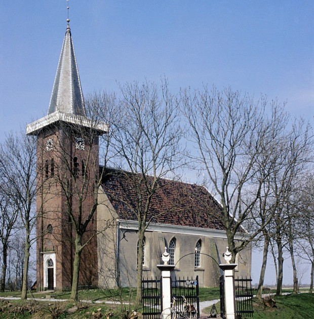 Monnikenwerk: kunstenaars werken in stilte in middeleeuwse kerken noord-Groningen