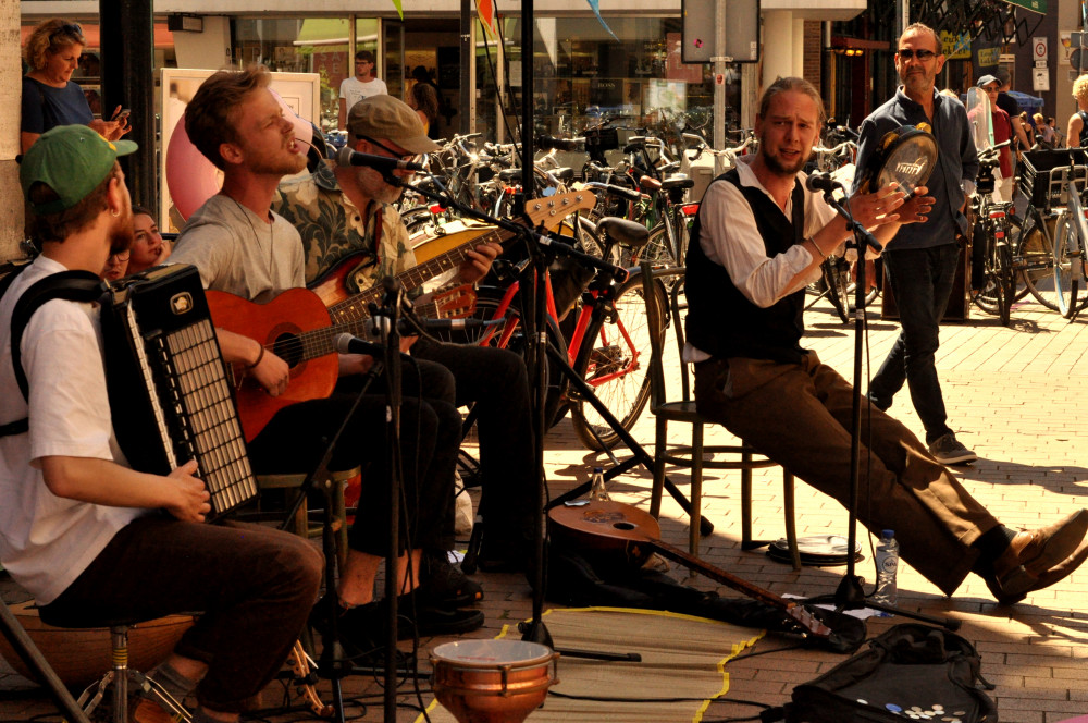 Zaterdag in de binnenstad: Rumbling Earth Festival