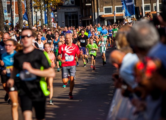 23.000 deelnemers aan de start van de 4 Mijl Groningen
