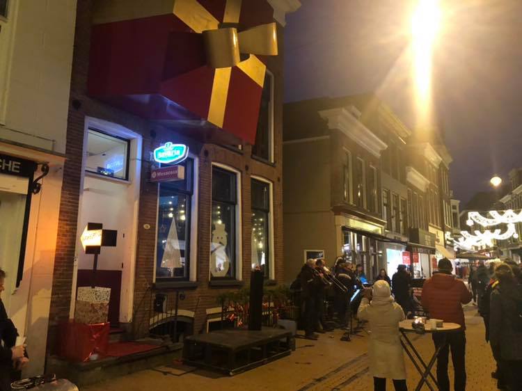 Gratis cadeaus inpakken in de Zwanestraat: Inpakhuis Groningen geopend