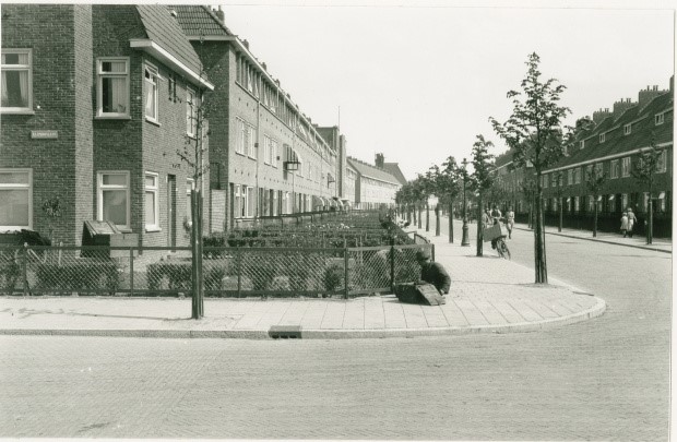 Theaterwandeling door 100-jarige Oosterparkwijk, met  ‘opa Piet’ en ‘oma Stijn’