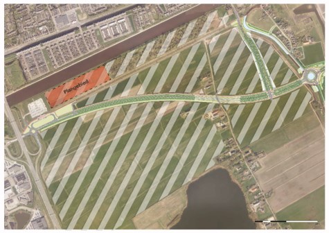 Het rode kader is het plangebied voor het skills park. Het nieuwe woon- werkgebied waarvoor Bureau Meerstad momenteel een plan maakt, is gearceerd weergegeven. Door dat gebied loopt vanaf de zomer van 2022 een nieuwe ontsluitingsroute.