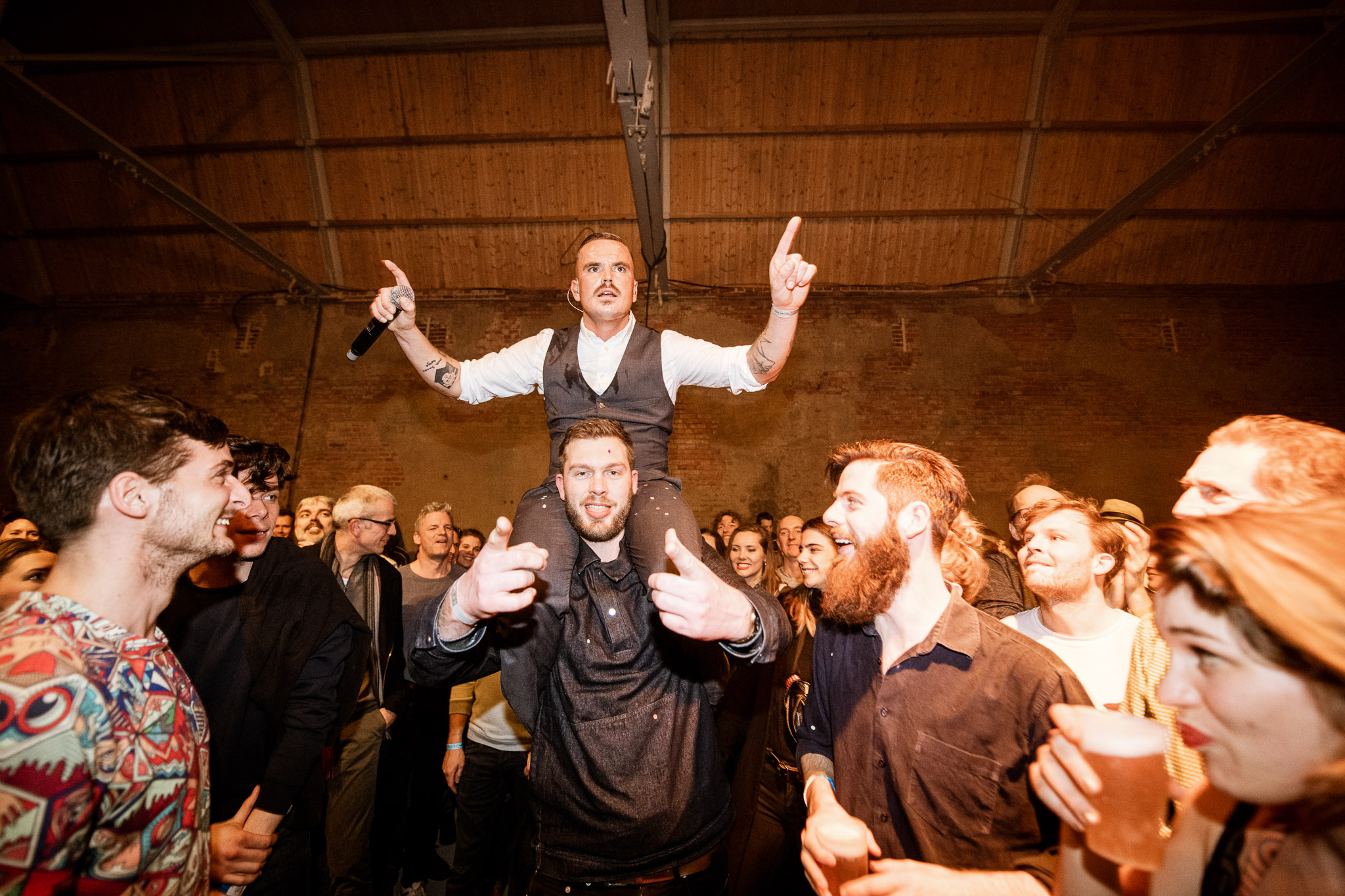 Winterfestival Grasnapolsky zorgt voor blije gezichten in strokartonfabriek Scheemda