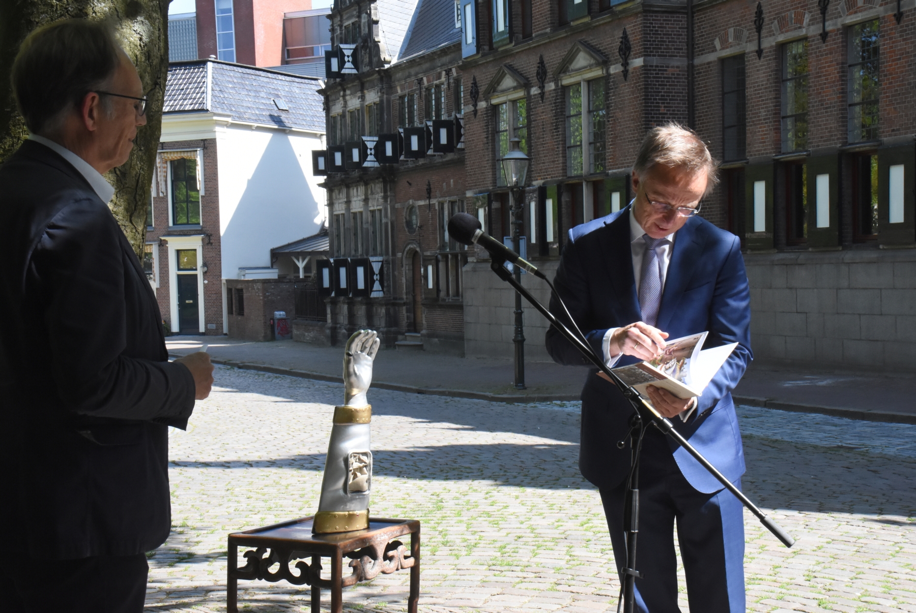 ‘Arm van Johannes de Doper’ terug in Groningen aan Martinikerkhof