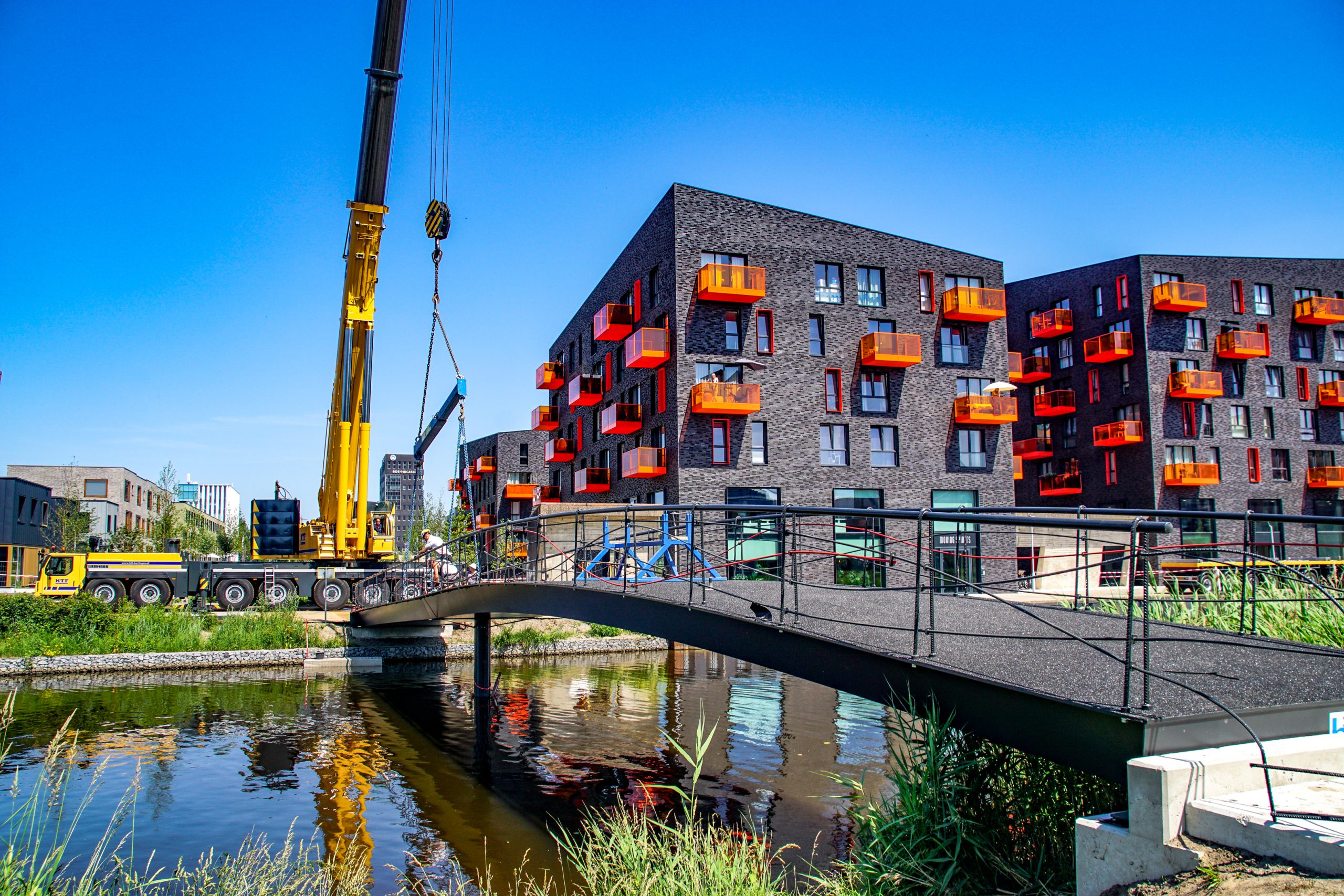 Nieuwe fiets- en voetgangersbrug over Oude Winschoterdiep