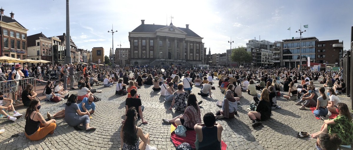 Ongeveer duizend mensen bij demonstratie tegen racisme op Grote Markt