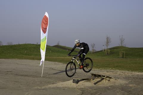 Onderzoek naar Mountainbike skillspark met uitdagend parcours en haarspeldbochten in Meerstad